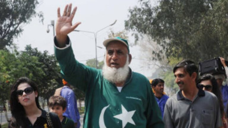 Pakistan’s famous cheerleader ‘Chacha Cricket’ to retire this year – चाचा क्रिकेट: पाकिस्तान के सबसे मशहूर चीयरलीडर का संन्यास, एक युग का अंत