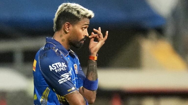 KKR vs MI: कोलकाता ने टॉस जीतकर चुनी गेंदबाजी, मुंबई इंडियंस में हार्दिक और सूर्यकुमार यादव की वापसी