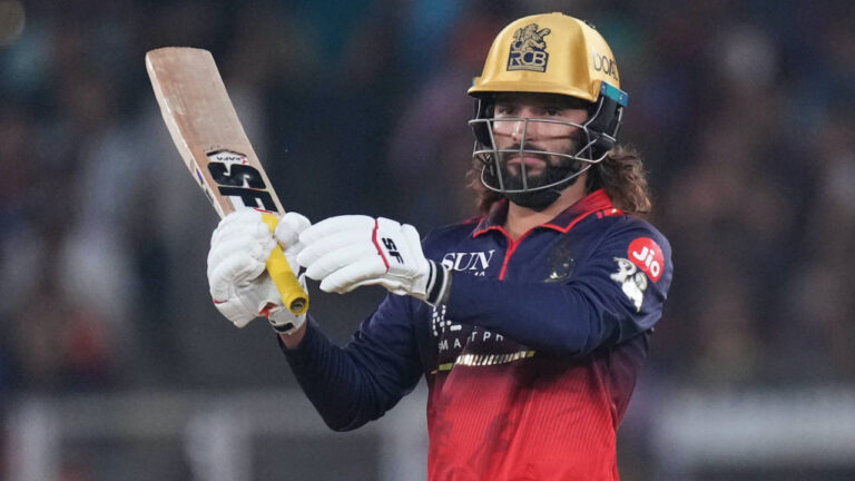 SRH ने बैटिंग चुनी, बेथेल बाहर: पटिदार की वापसी के साथ RCB की टीम – IPL 2026