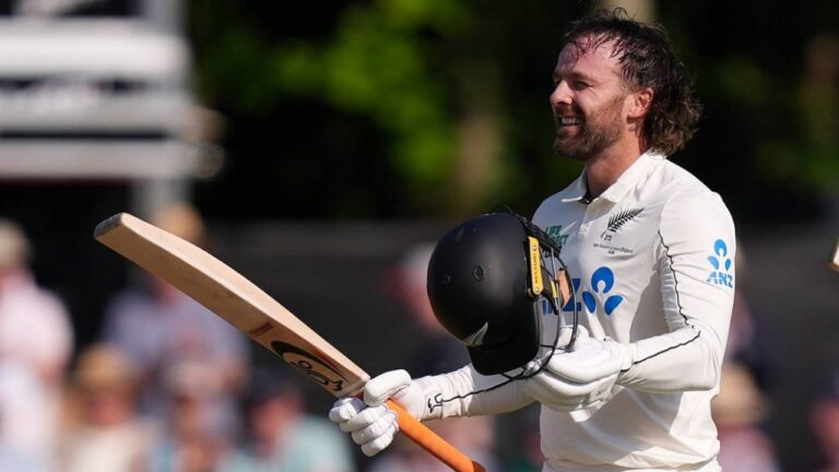 Blundell, Foxcroft and Smith give New Zealand vice-grip on Ireland Test – न्यूजीलैंड का आयरलैंड पर शिकंजा: टेस्ट मैच में नाथन स्मिथ का घातक प्रदर्शन