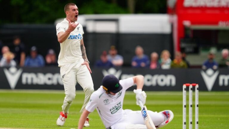 Tickner five-for wraps up innings win for New Zealand – ब्लेयर टिकनर के पांच विकेट से न्यूजीलैंड ने आयरलैंड को एक पारी से हराया