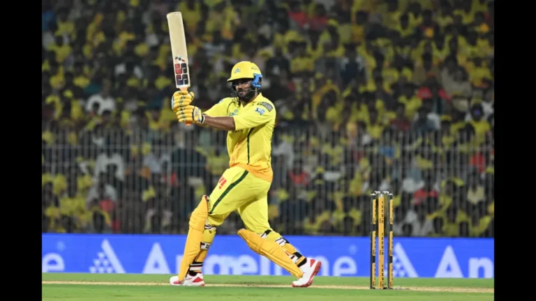 उर्विल पटेल के दो लगातार छक्के: धोनी के हेलीकॉप्टर शॉट की याद दिलाई CSK बनाम SRH मैच में